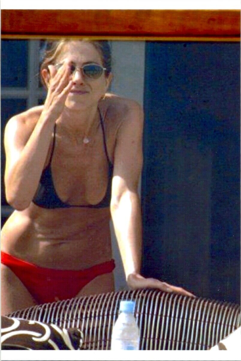 chet zajac recommends jennifer aniston swim suit pic