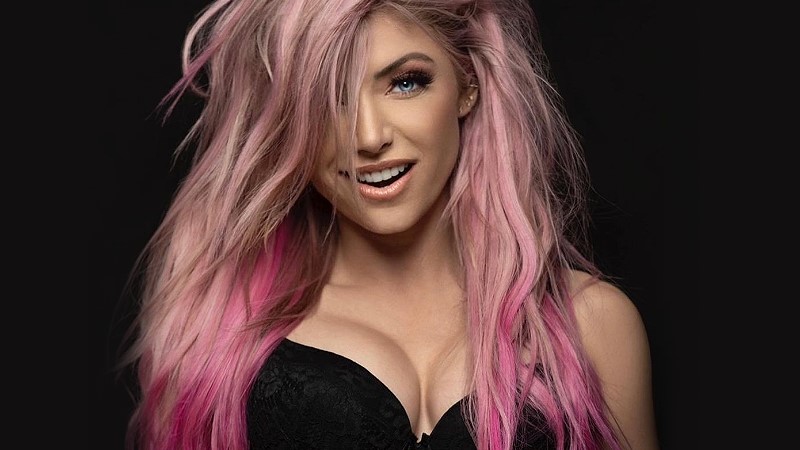 alexa bliss breast size