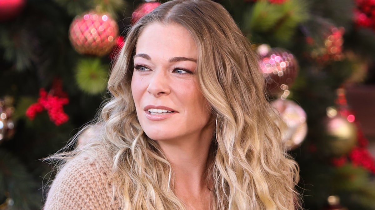 Leann Rimes Topless breast exposed