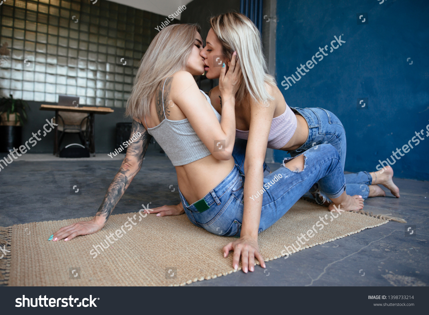 adam hurd recommends Passionate Lesbian Kissing
