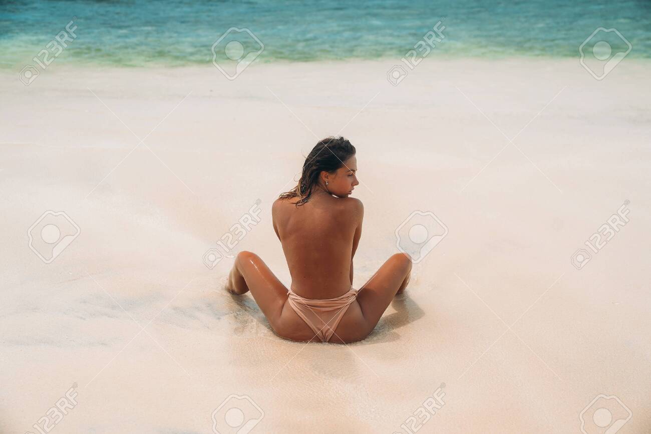 bare beach girls