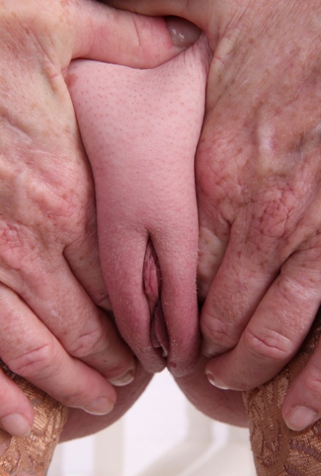 colin paine recommends granny close up pussy pic