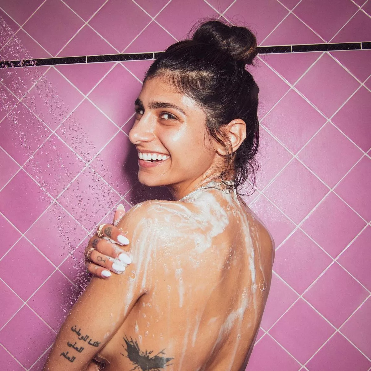 charlie euston recommends mia khalifa shower full pic