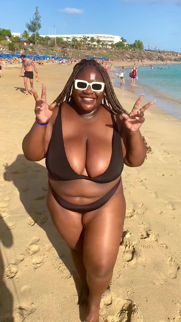 thick black women in bikinis