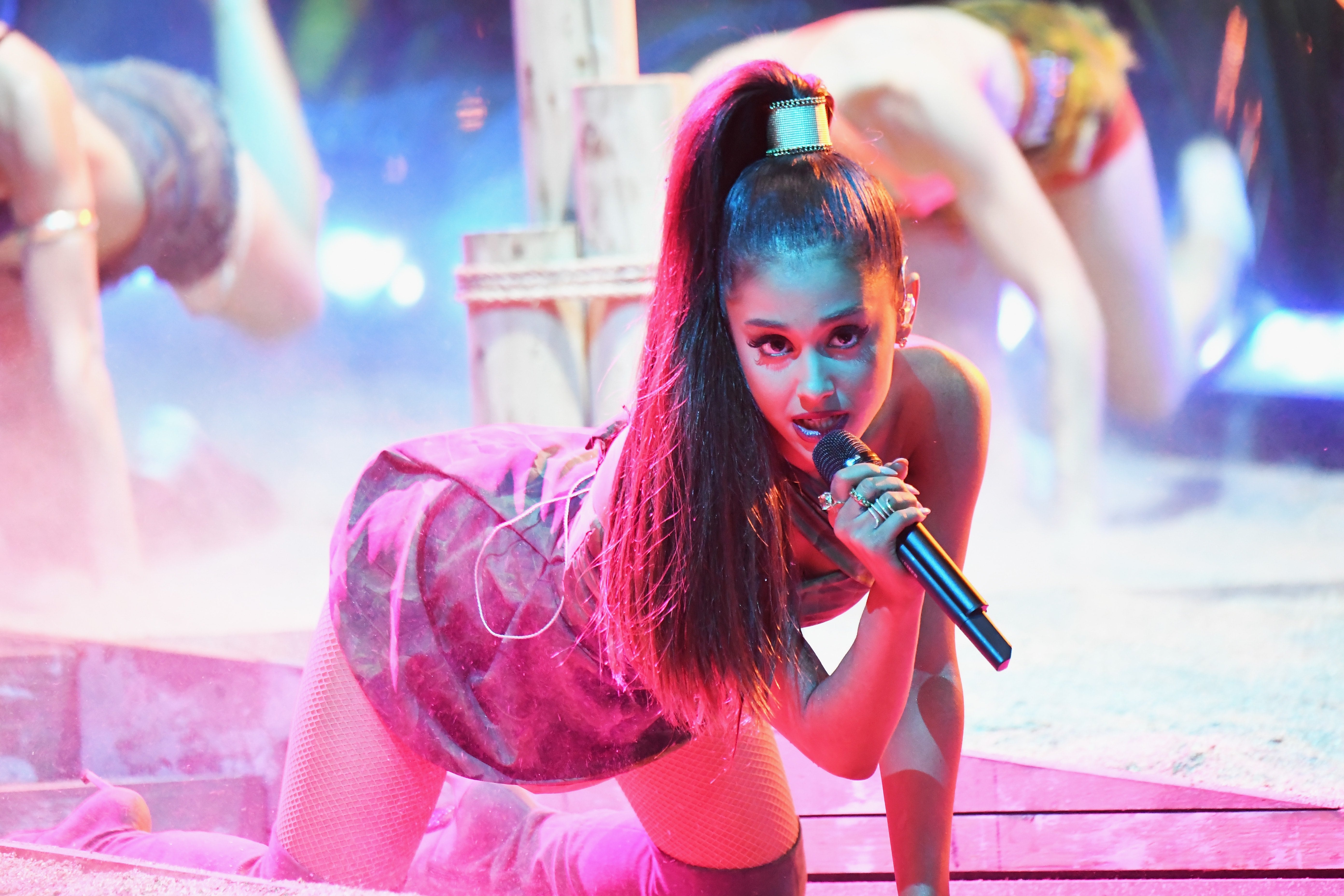 buss ya hussain recommends ariana grande almost naked pic