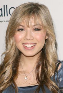 jennette mccurdy side boob