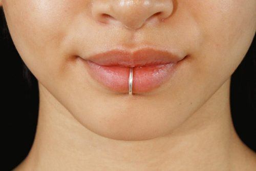 Best of Ashley lip piercing hoop