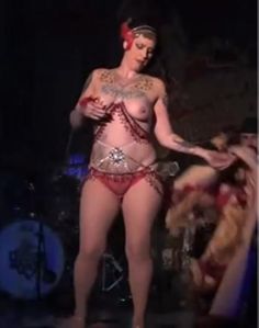 dilani dilrukshi add danielle colby burlesque nude photo