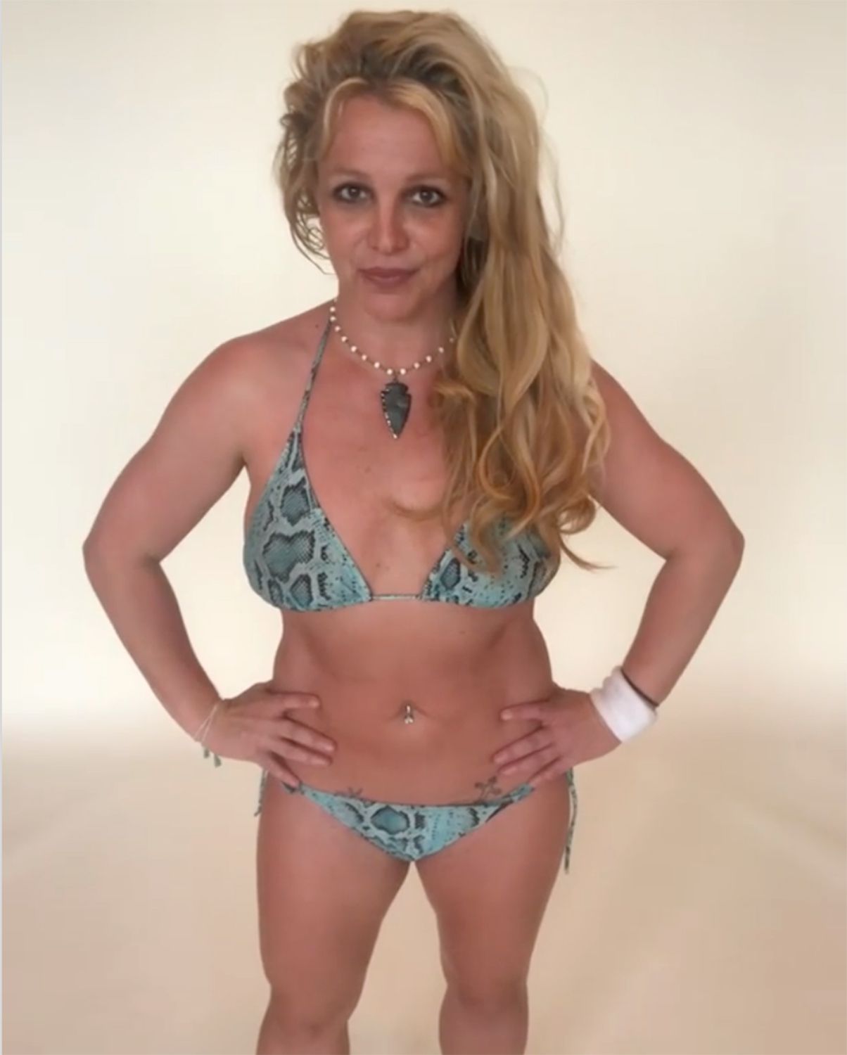 ali jani ali recommends Britney Spears Thong Bikini