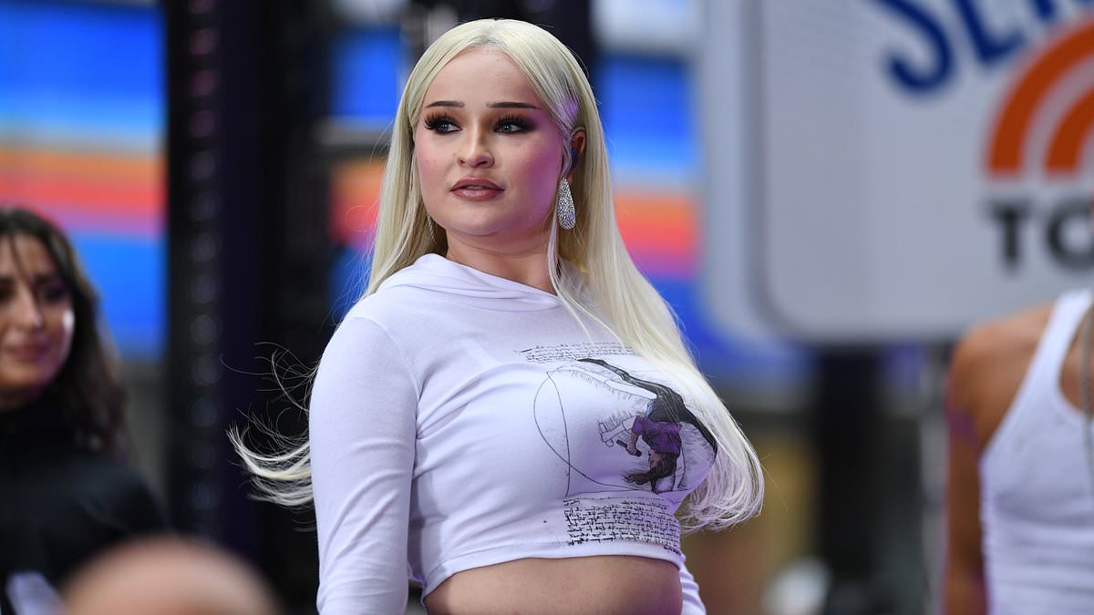 courtney sparkman share kim petras nude photos