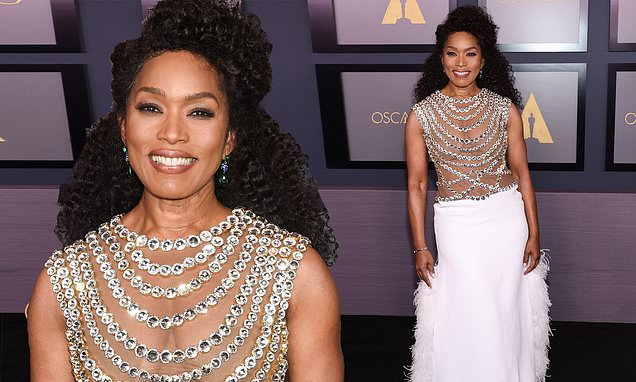 bill pierpoint recommends angela bassett nipples pic