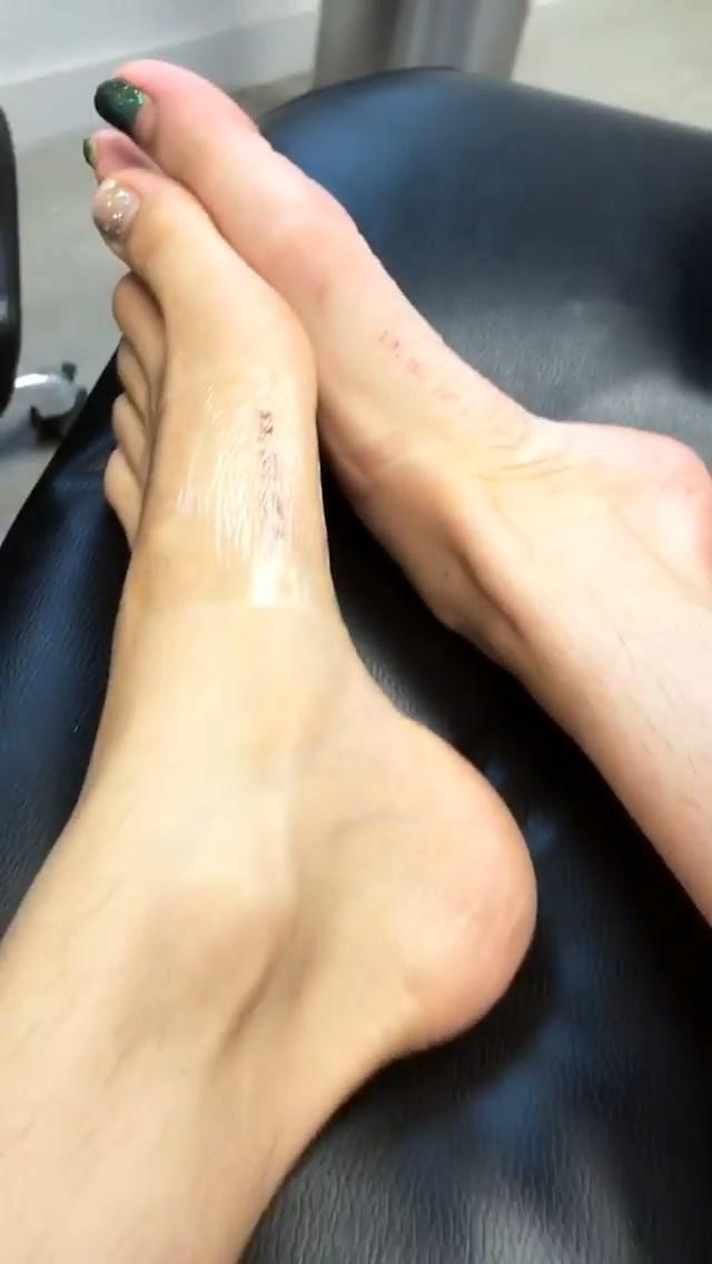 cindy plant recommends Bella Thorne Toes