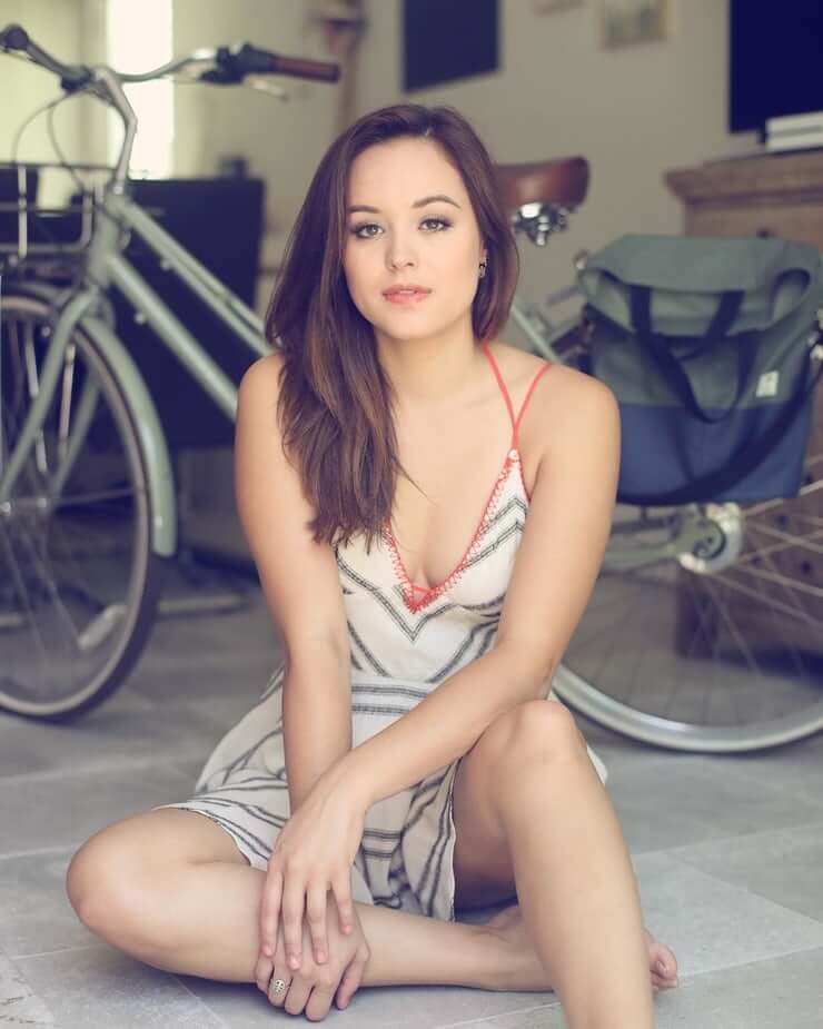 connor mckenna recommends Hayley Orrantia Upskirt