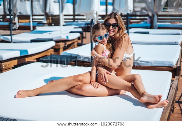 alex laufer add real mother daughter nudist photo