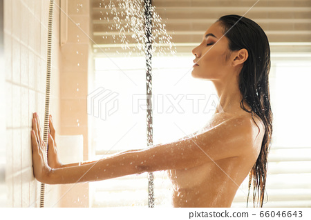 autum johnson share sexy woman taking a shower photos