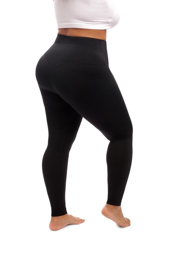 ann winder add latina booty in leggings photo