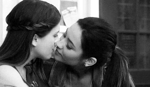 belligen habab recommends Lesbian Tongue Kiss Gif