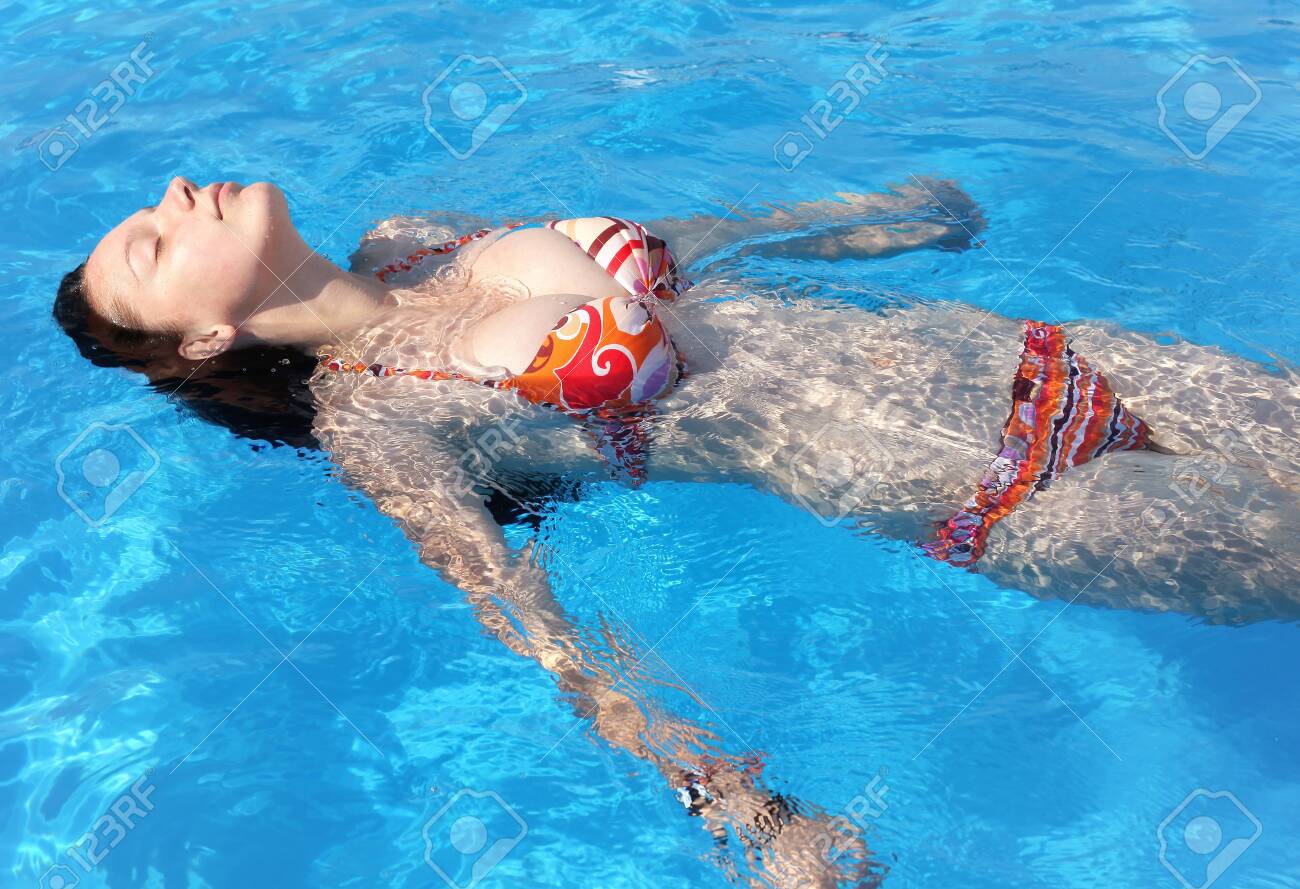 aiza coquilla add big boobs in pool photo