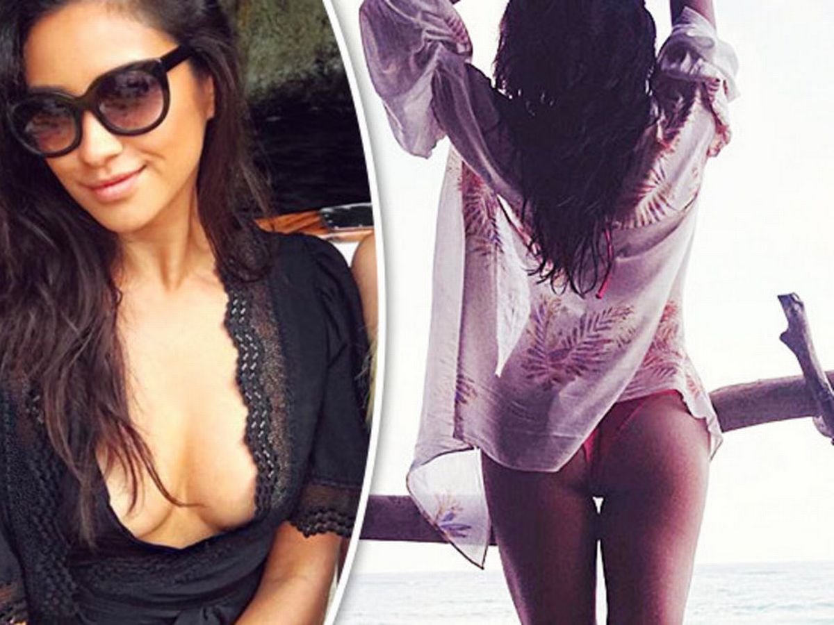 Shay Mitchell Nip Slip roig spain