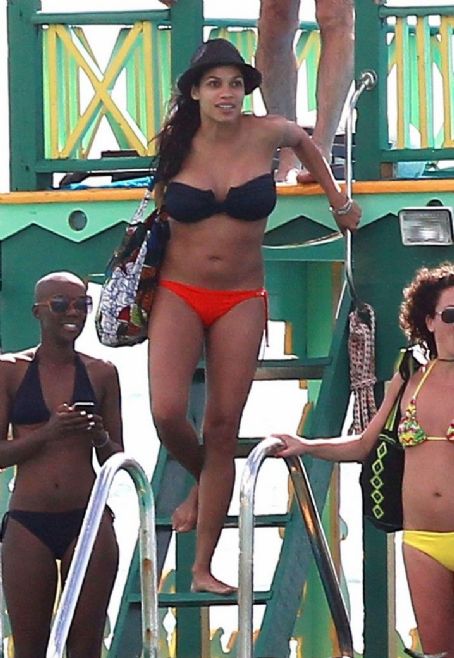 carlene alvarez recommends rosario dawson in bikini pic