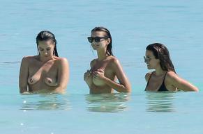 brenda snowden recommends Emily Ratajkowski Mexico Beach Nude