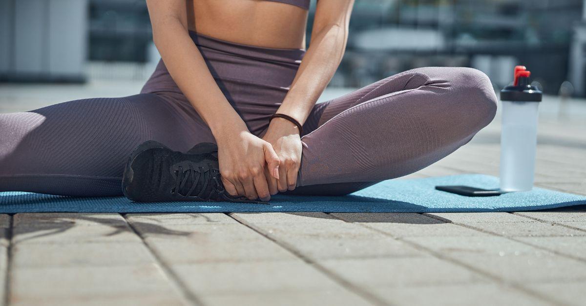 danielle raabe share vagina in yoga pants photos