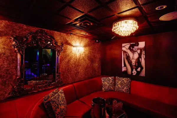 stripclub vip room