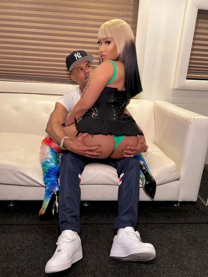 chase henderson recommends nicki minaj nude ass pic