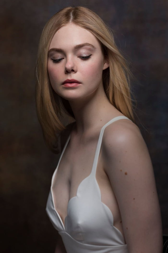 dhawal bhatnagar recommends elle fanning tits pic