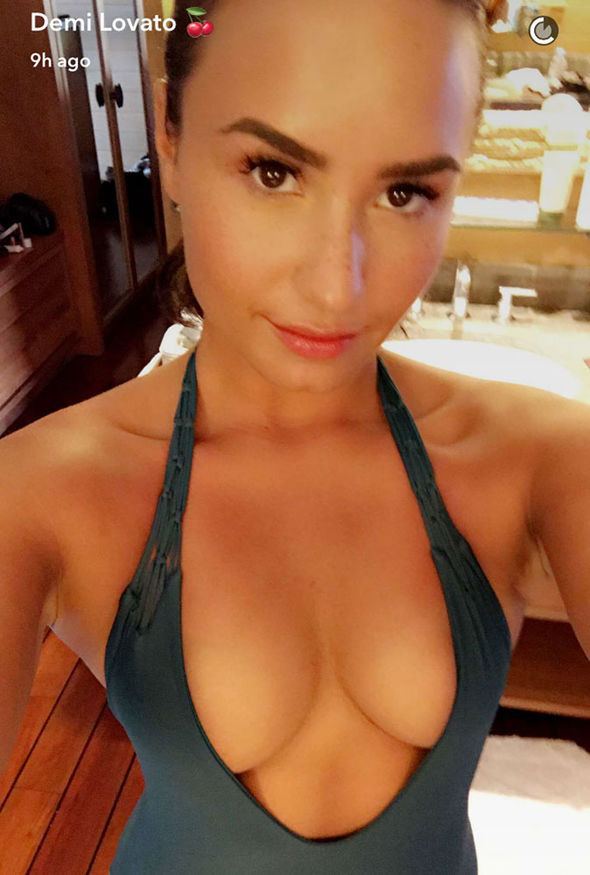 Demi Lovato Titts s pussy