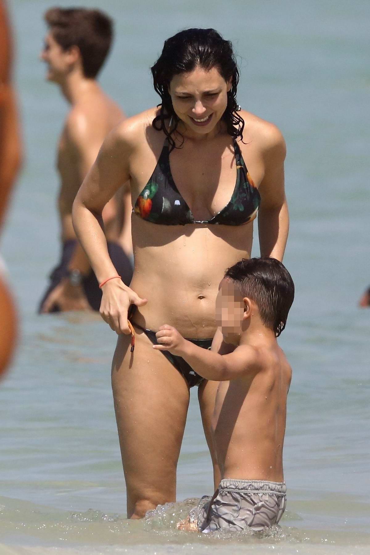 cynthia gunn add photo morena baccarin bikini pics