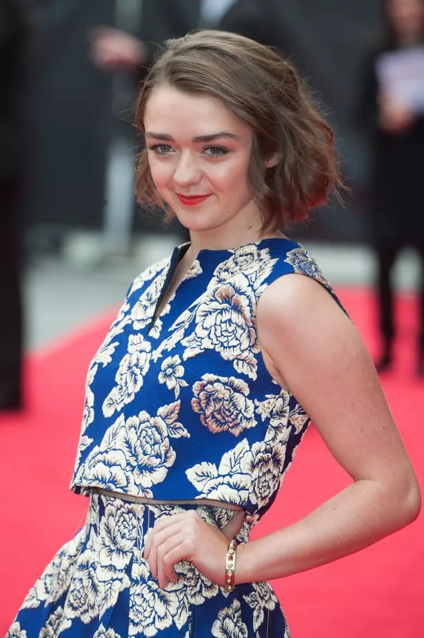 Did Maisie Williams Use A Body Double scott gif