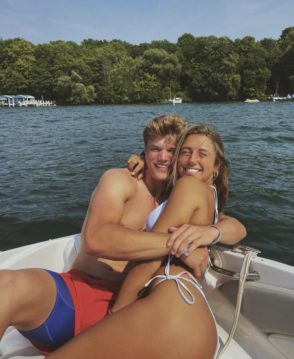 ann curl recommends girlfriend shared on vacation pic