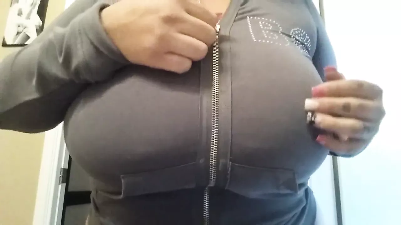 david worman recommends Big Tits In Puffer Coat Porn