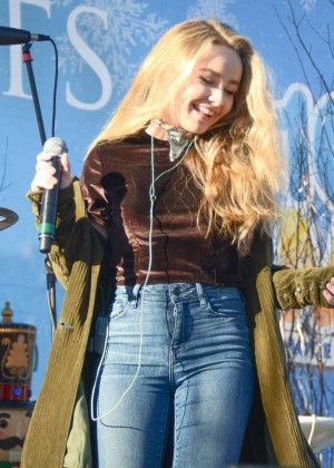 alison hoch add photo sabrina carpenter cameltoe