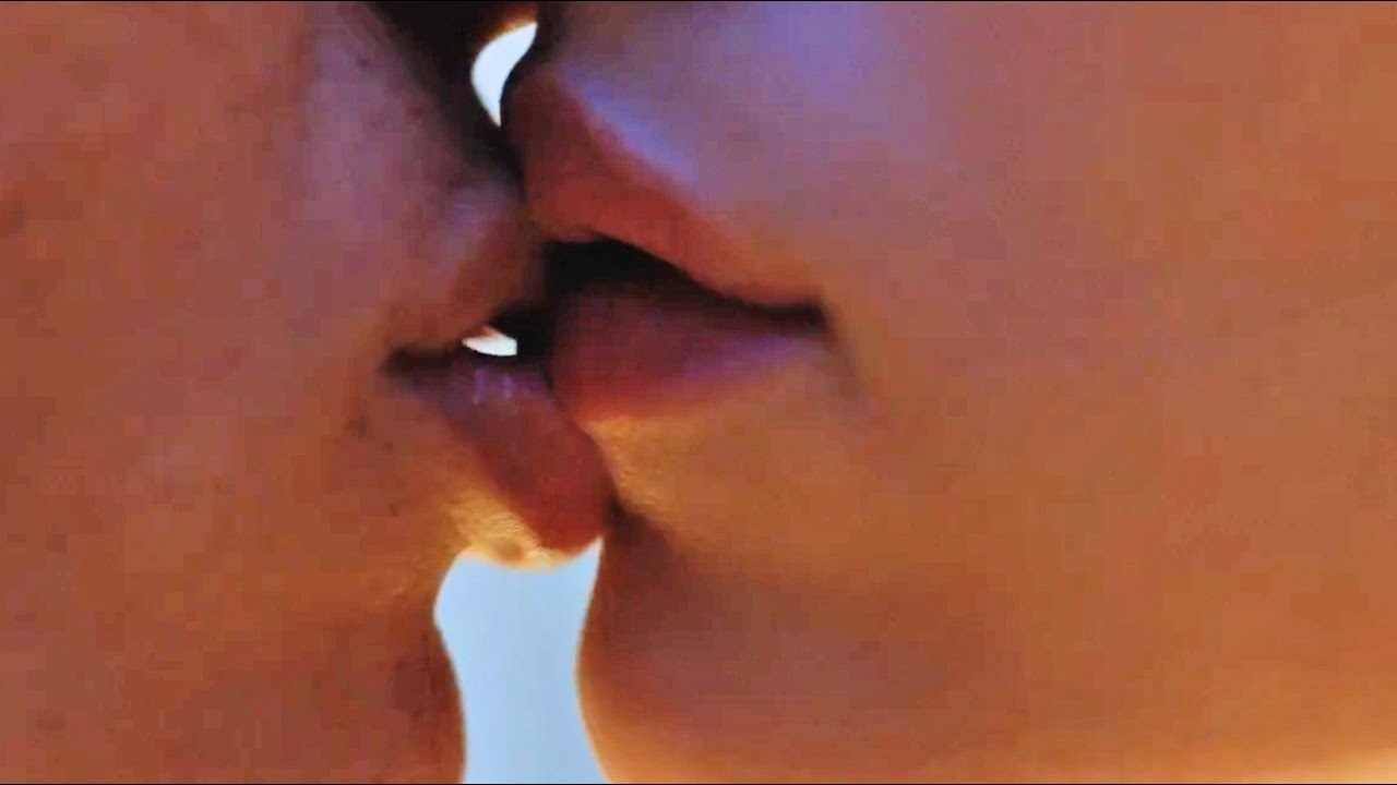 charles e chapman add scarlett johansson lesbian scene photo