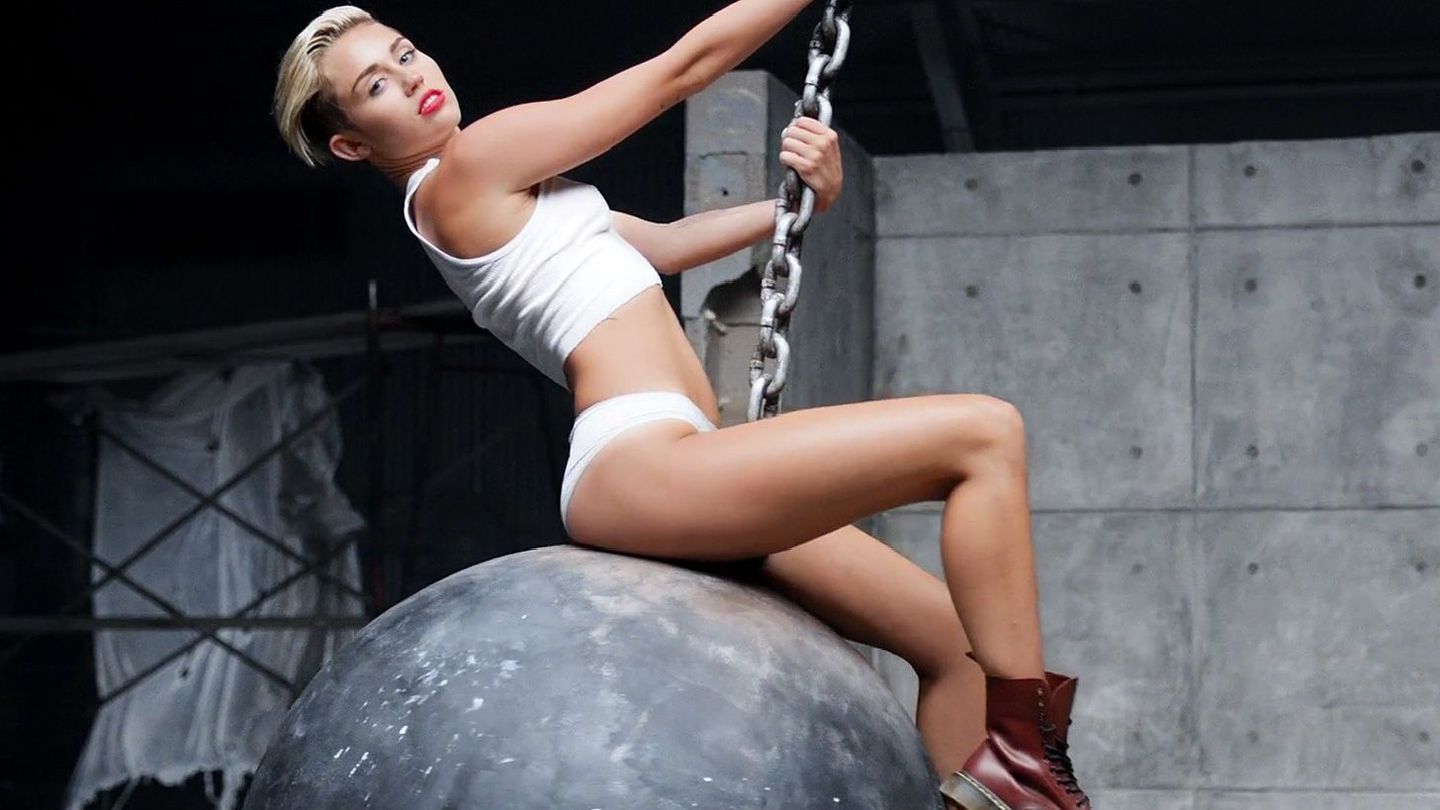 delia viloria recommends Miley Cyrus Wrecking Ball Sex