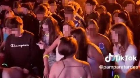 cory palm share women caught masturbating in public