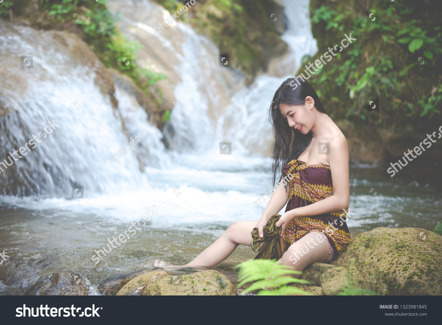 diana chaker recommends Women Bathing In Waterfalls