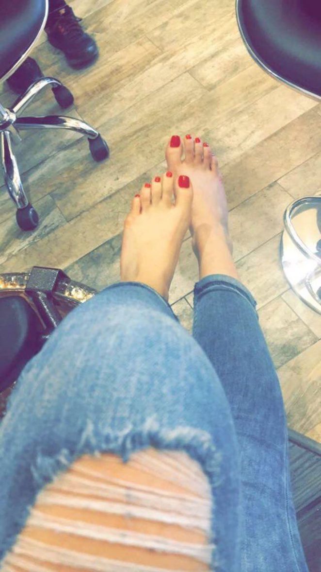 darren hurd recommends bella thorne toes pic