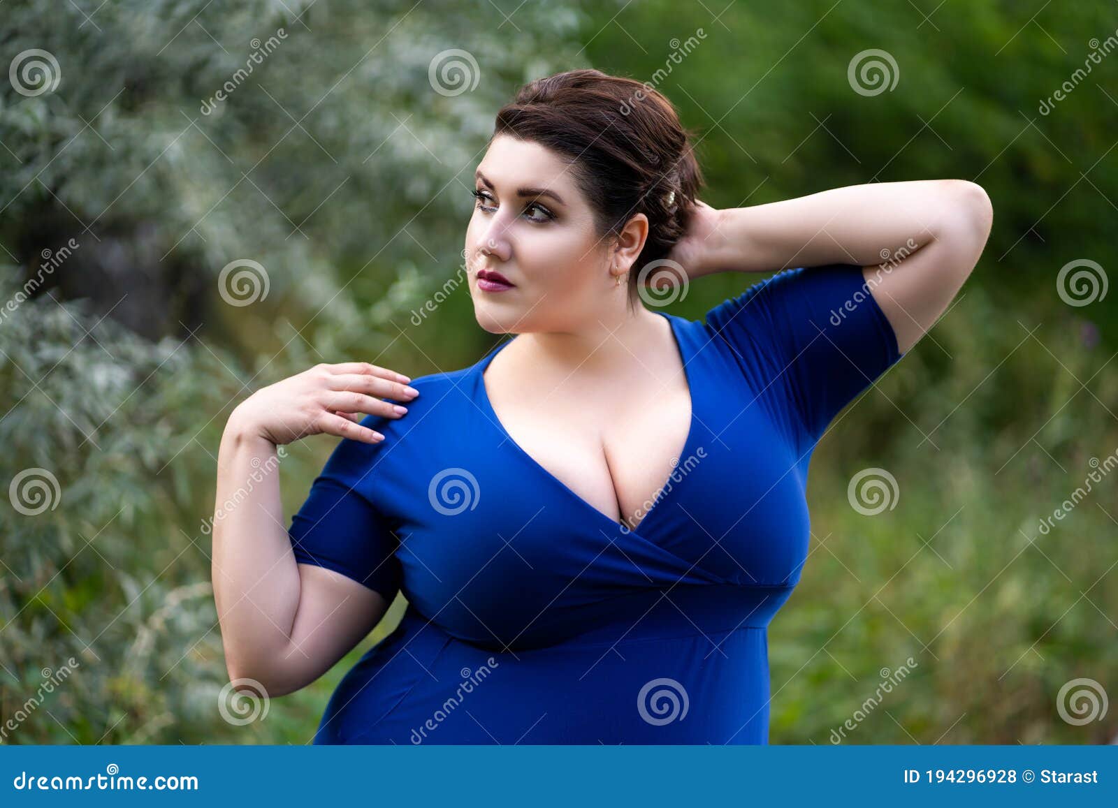 brittany awonohopay recommends Big Tits Blue Dress