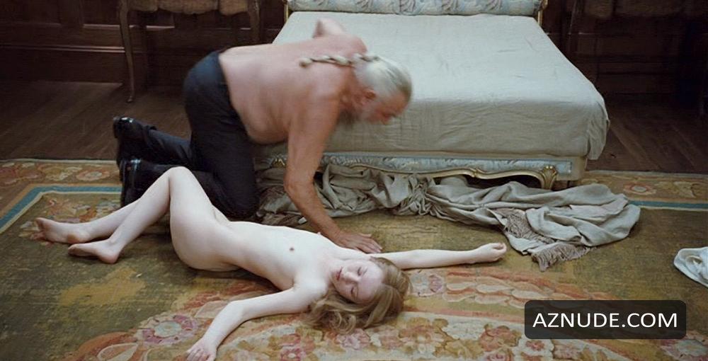 bong bong share sleeping beauty sex scene photos