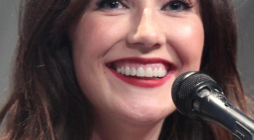 anthony idos share carice van houten leak photos