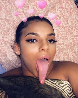 chick with long tongue