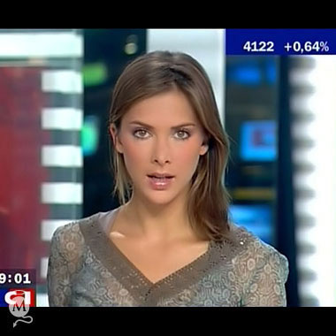 hot french news reporter