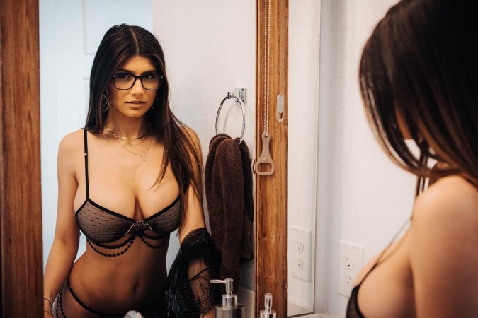 antonio hammons add mia khalifa breast size photo