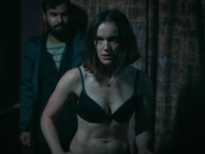 carmela gutierrez recommends Elizabeth Henstridge Nude Scene