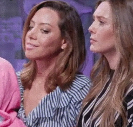 Elizabeth Olsen Aubrey Plaza Gif tube chinese