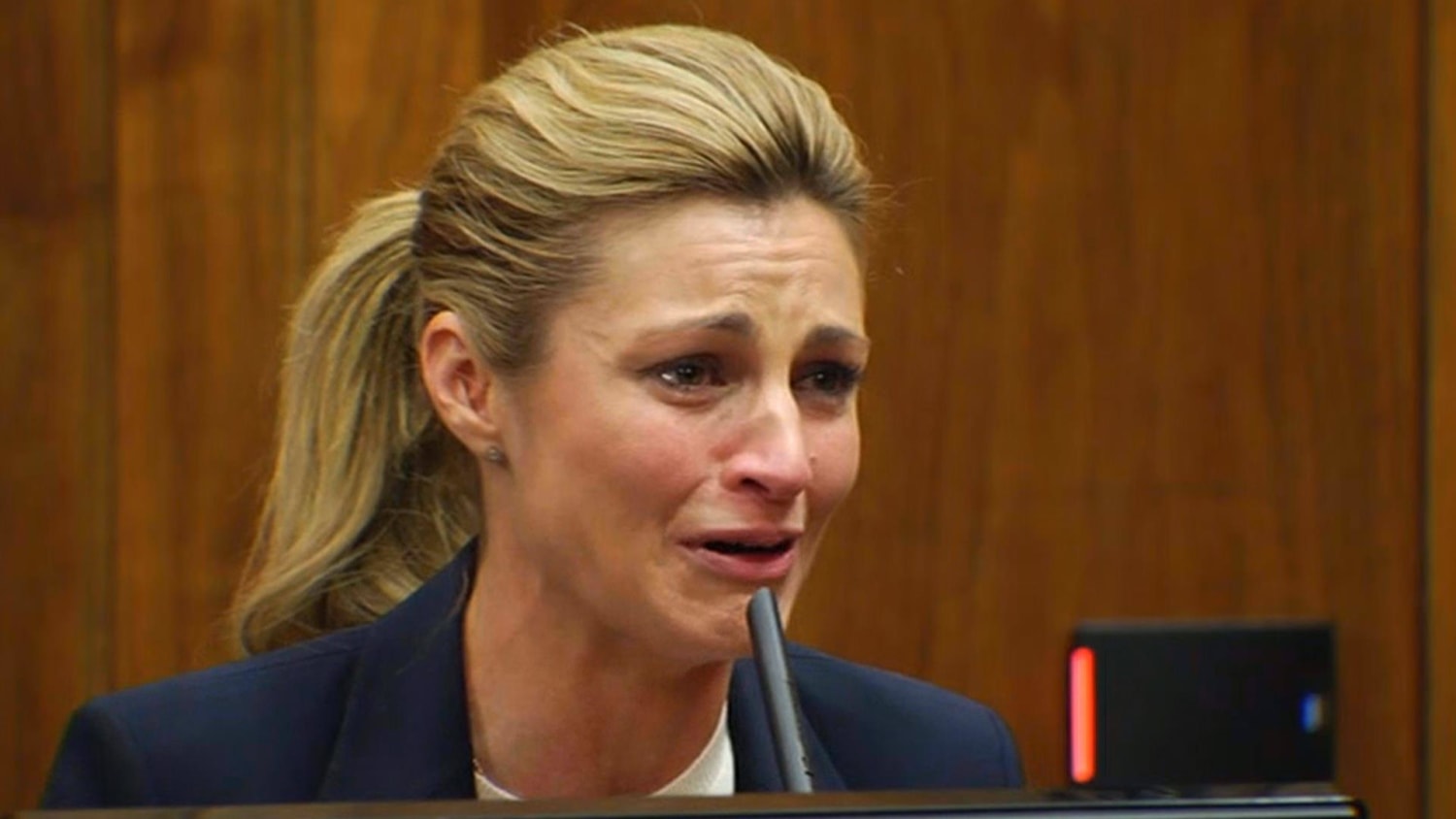 debbie lowen recommends Erin Andrews Peephole Tape