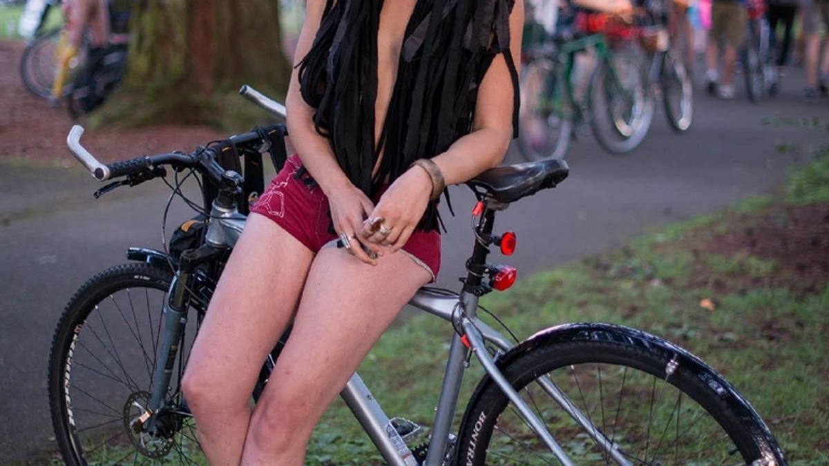 alex amirkhanian recommends naked girls riding bicycles pic